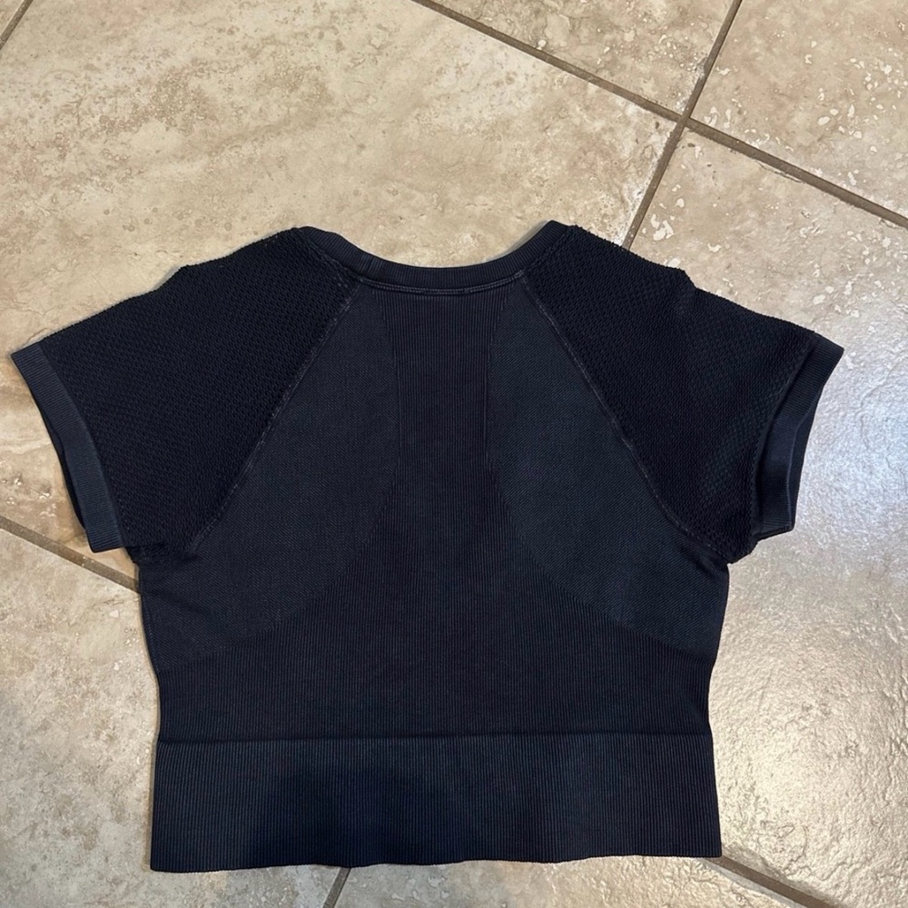 JoyLab Black Crop Top - Picture 3 of 3